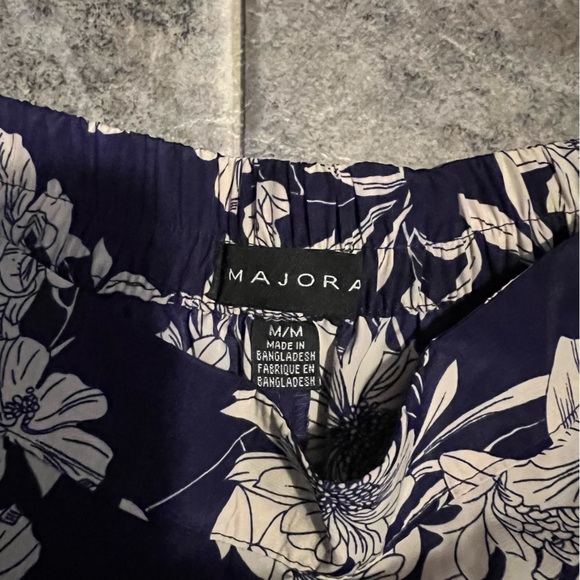 Navy blue floral print high waisted shorts - Picture 2 of 2